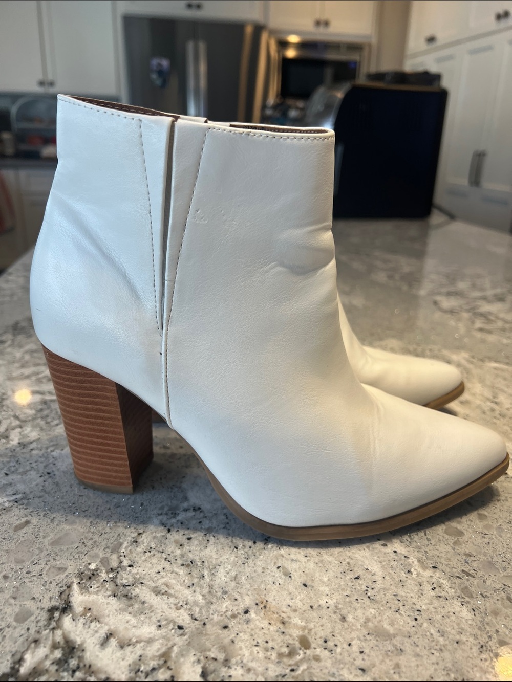 Charlotte Russe Eliza White Pointed Toe Block Heel Ankle Boots Size 8 Like New